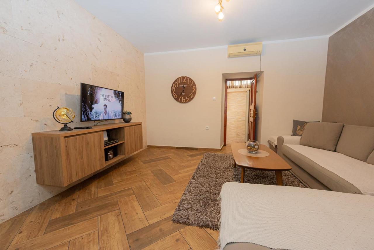 Appartamento Sea Front 171 Cattaro Esterno foto